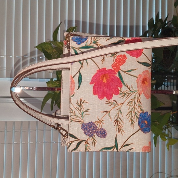 Kate Spade Floral Purse with a removable crossbody strap - Picture 3 of 13